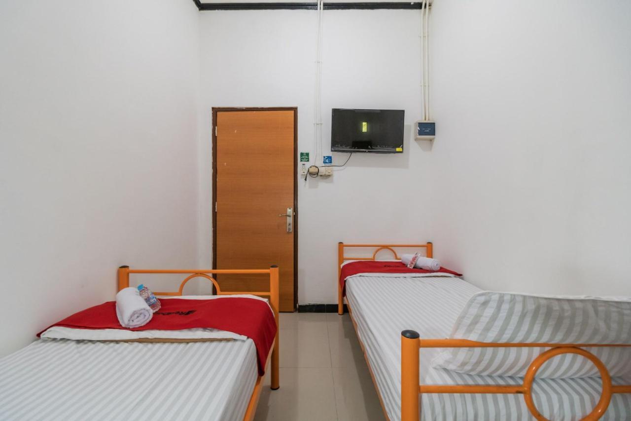 Hotel Reddoorz Near Terminal Bubulak Bogor Exterior foto
