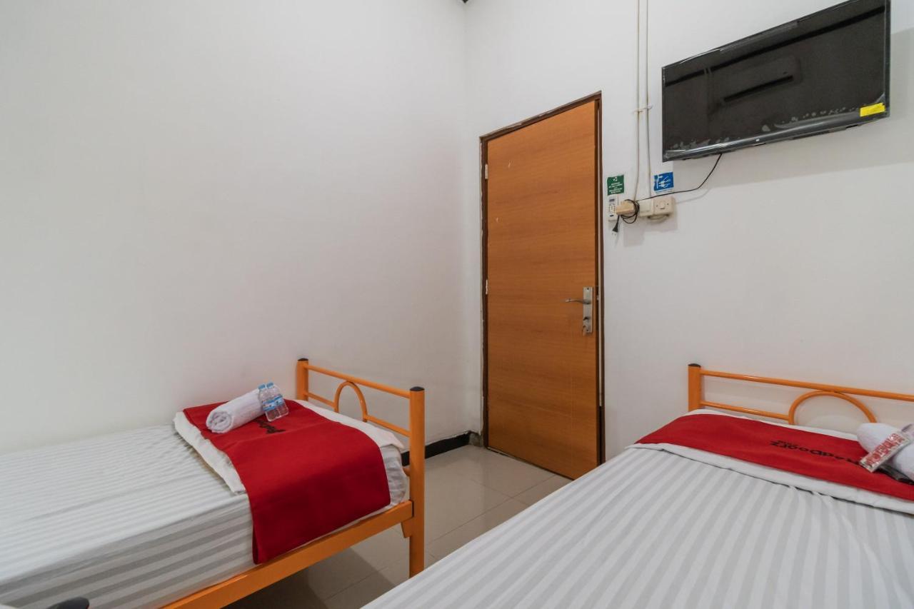 Hotel Reddoorz Near Terminal Bubulak Bogor Exterior foto