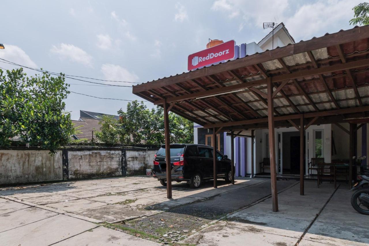 Hotel Reddoorz Near Terminal Bubulak Bogor Exterior foto
